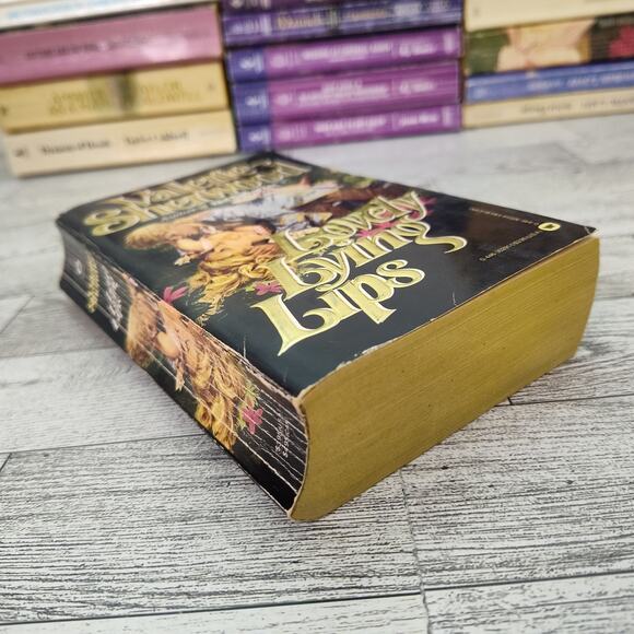 Lovely Lying Lips by Valerie Sherwood 1983 First Print Warner Paperback Romance - Picture 9 of 14